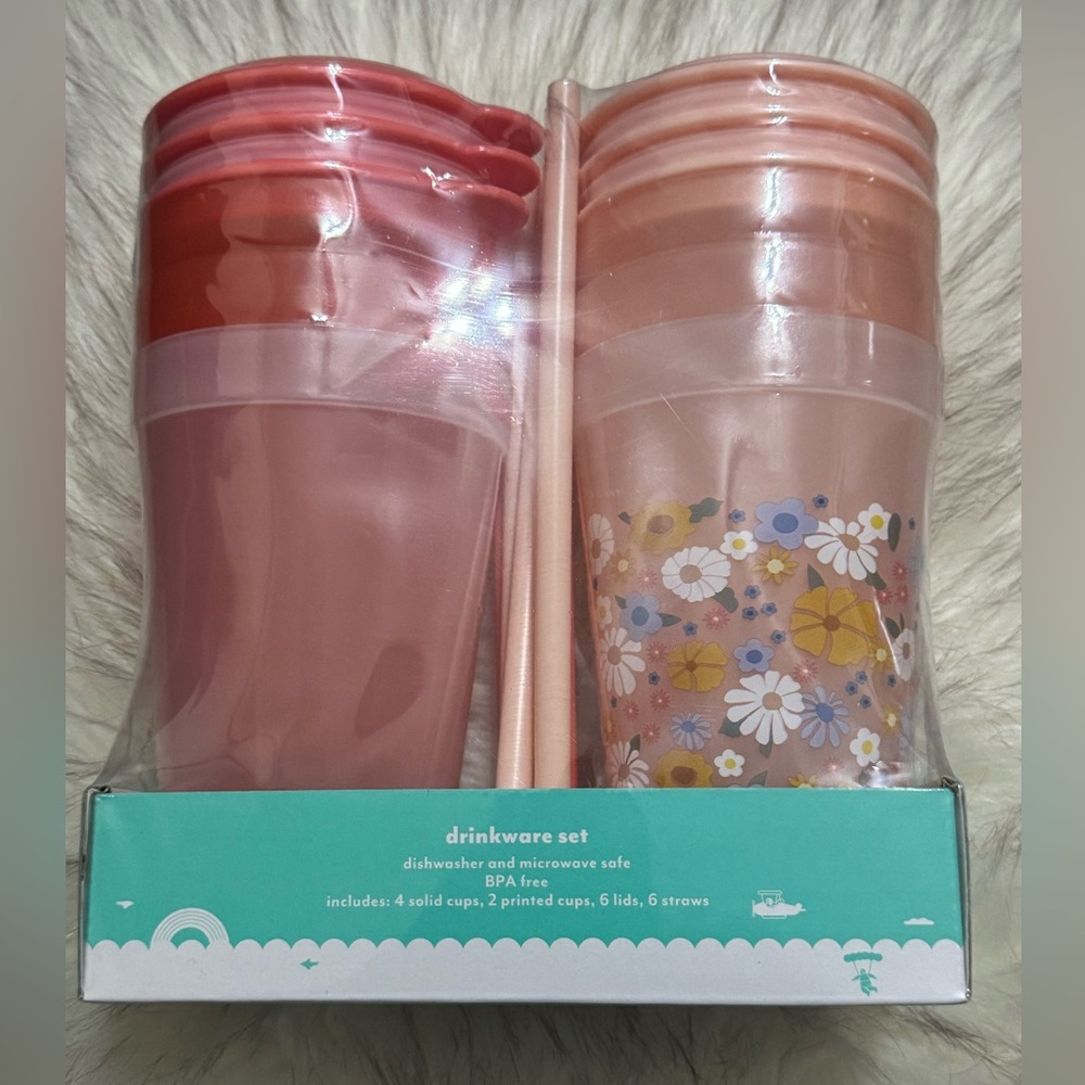 Pillowfort Drinkware Set